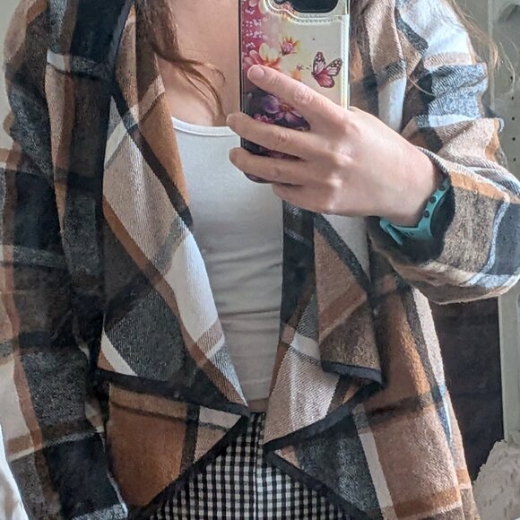 Flannel patterned ruffled sweater - Picture 2 of 3